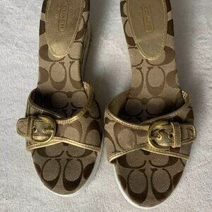 $$ SOLD $$ EUC Coach Women's Perry Khaki & Gold Monogram Wedge Sandals size 9.5